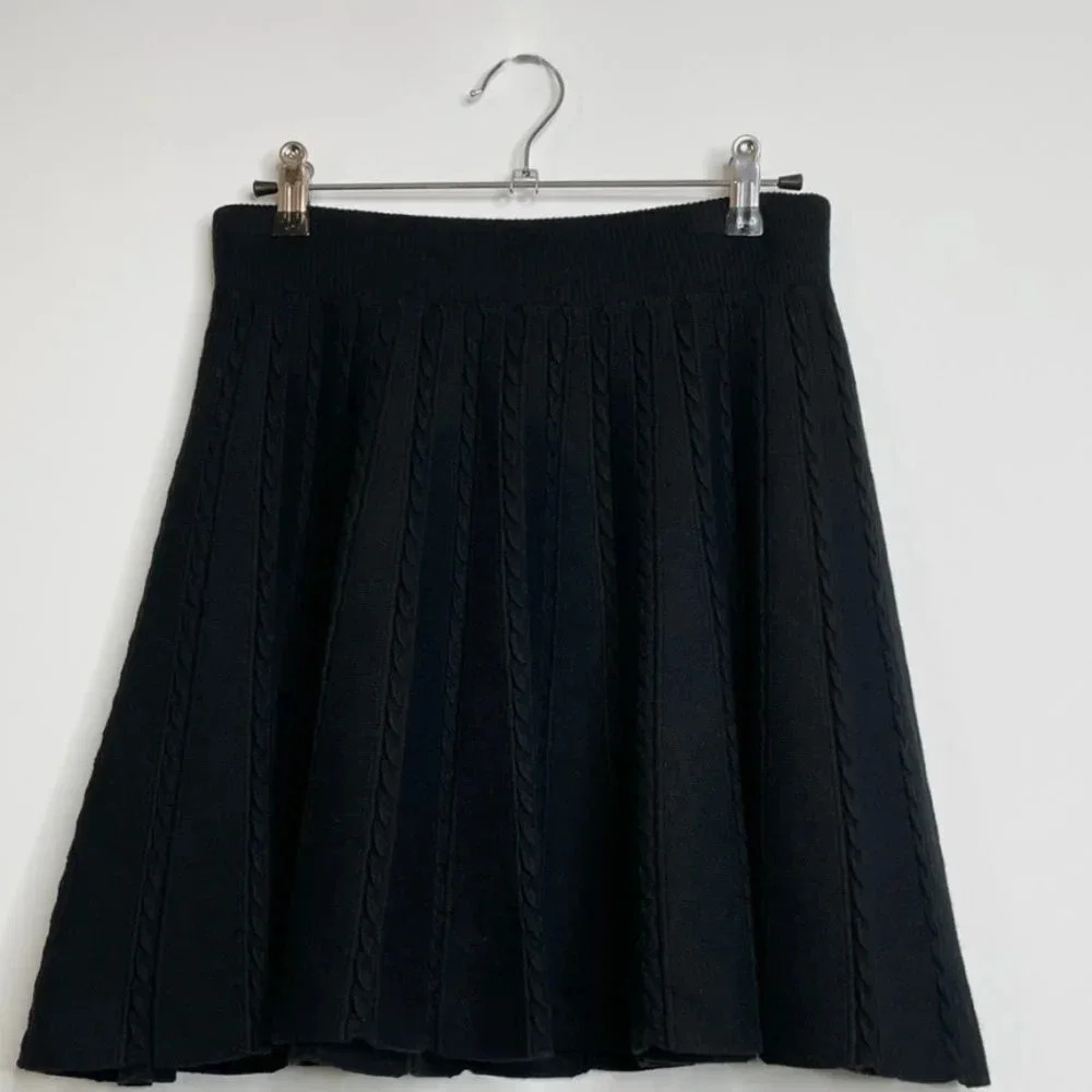 SHEIN, Pleated Flowy Skater Pull-On Skirt Color Black, Size 6 Elastic Wa…